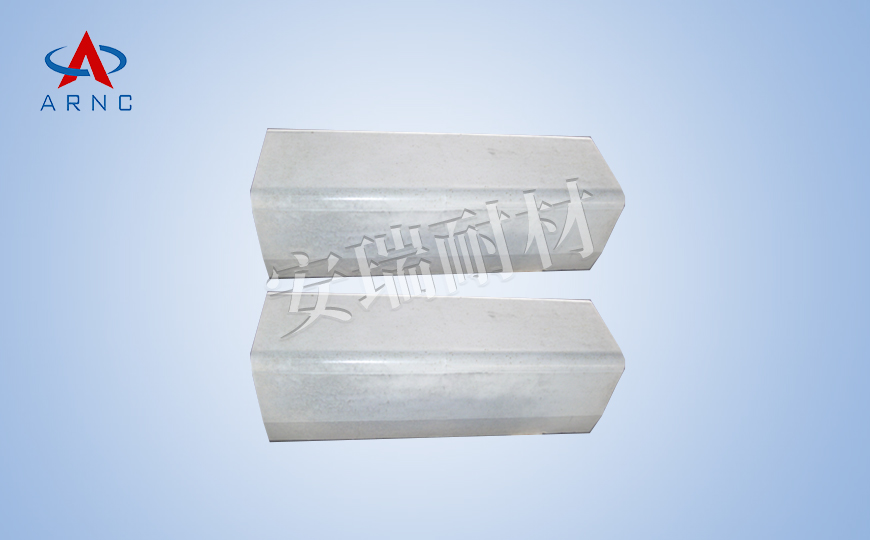 Mullite-cordierite furnace door brick